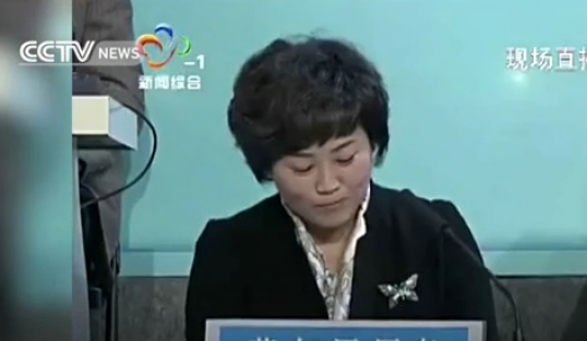 Canlı yayında zehirli portakalı yedi!