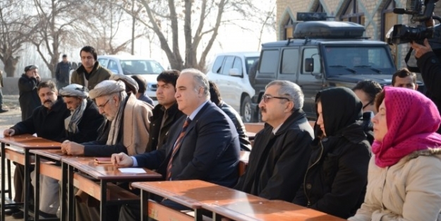 Afganistan’ın Belh İlçesindeki 9 Köy Okuluna Malzeme Desteği