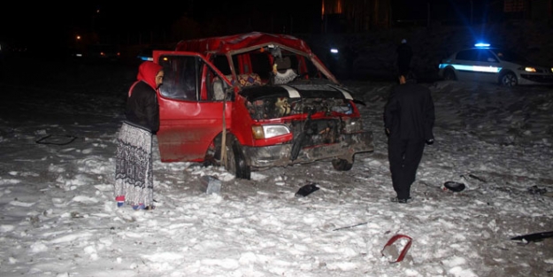 Kayseri'de minibüs kazası, 6 yaralı