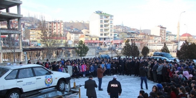 Emniyet Kemeri Simülasyon Aracı Öğrencilere Gösteri Yaptı