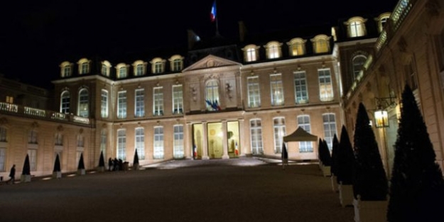 Akollü sürücü başkanlık sarayı önünde kadın polisi ezdi