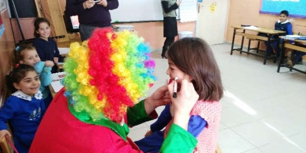 Pasinler 13 Mart İlkokulunda Palyaçolu Eğitim