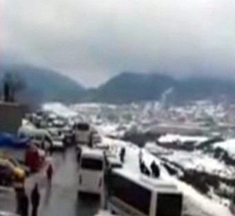 Hatalı Parklar Ambulansa Geçit Vermedi