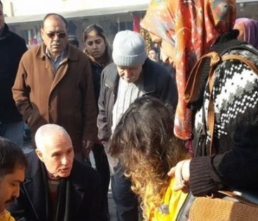 Fenalaşan Hamile Kadına Eski Vekil Koştu