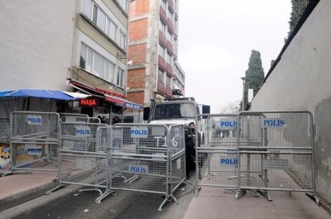 Cumhuriyet gazetesine giden tüm yollar trafiğe kapatıldı