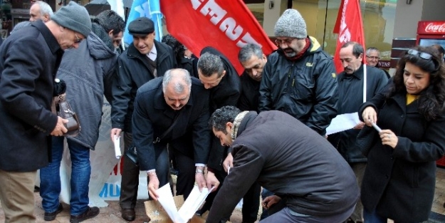 Aydın’da Memurlardan Bordro Yakma Eylemi