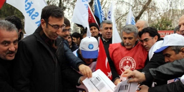 Türkiye Kamu-sen Bordroları Yaktı