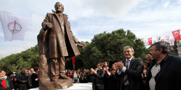 Nazım Hikmet Karşıyaka’da Ölümsüzleşti