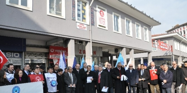 Balıkesir’de Türkiye Kamu-sen Üyesi Memurlar Bordro Yaktı
