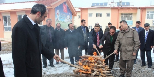 Beyşehir İlçe Protokolü Kamp Ateşi Yaktı