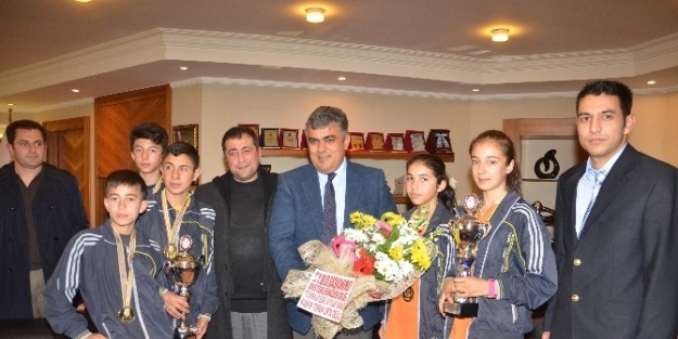 Şampiyon Kros Takımından Başkan Özgüven’e Ziyaret