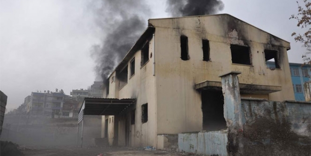 Sağlık ocağna saldırmaktan bıkmadılar!