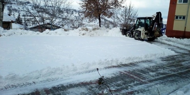 Orman Köylerini Kalkındırma Kooperatifinden Eğitime Kar Küreme Desteği
