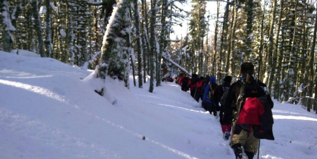 Bursa'da 3 metre karın altında zorlu eğitim