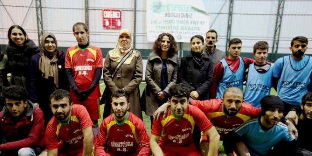 Kobani İle Dayanışma Futbol Turnuvası Devam Ediyor