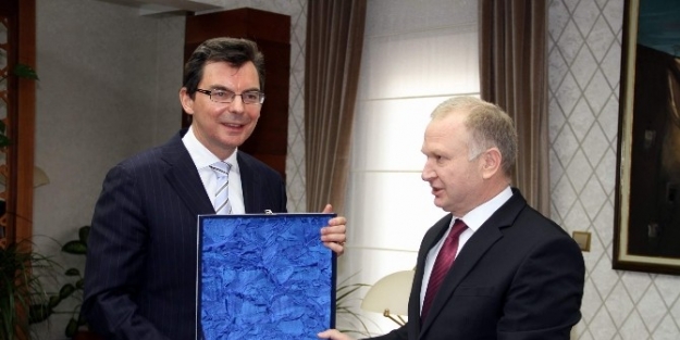 Avustralya’nın Ankara Büyükelçisi James Larsen Nevşehir Valisi Ceylan’ı Ziyaret Etti