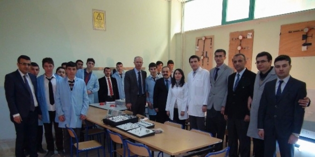 Yozgat Mustafa Kemal Atatürk Meslek Lisesinde Öğrenciler Hem Eğitim Görüyor Hem Meslek Öğreniyor