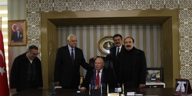 Eski Başkan Kerimoğlu’ndan Başkan Kale’ye Ziyaret