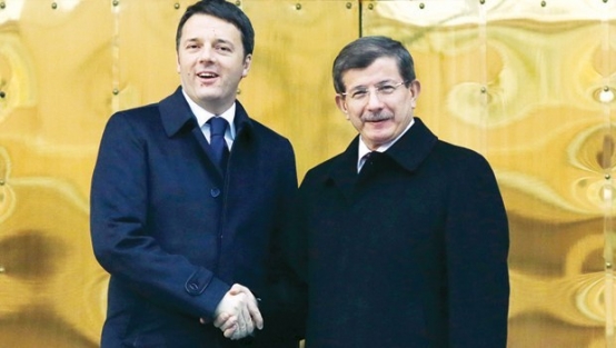 Davutoğlu'nun yürüyüşe katılması sırıtıyordu