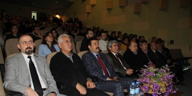 Üniversite Öğrencileri ‘topluma Hizmet’ Projelerini Tanıttı