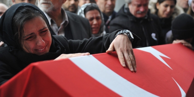 Genç astsubay gözyaşlarıyla uğurlandı