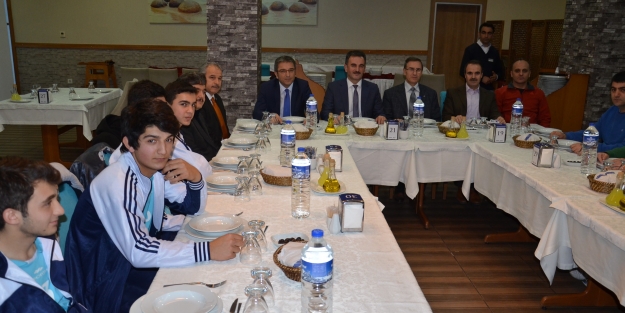 Şampiyonlar Altepe'yi ziyaret etti