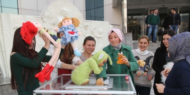 Engelli Ve Muhtaç Çocuklara Oyuncak