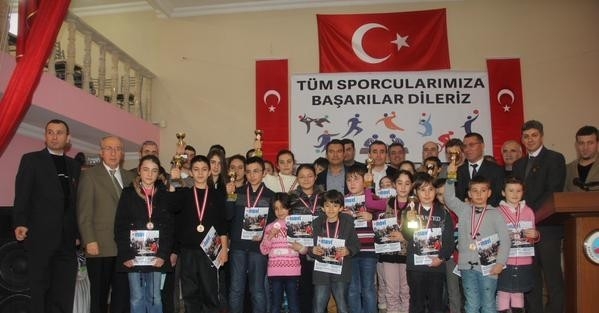 Küçük Kasparov’lar Ödüllerini Aldı