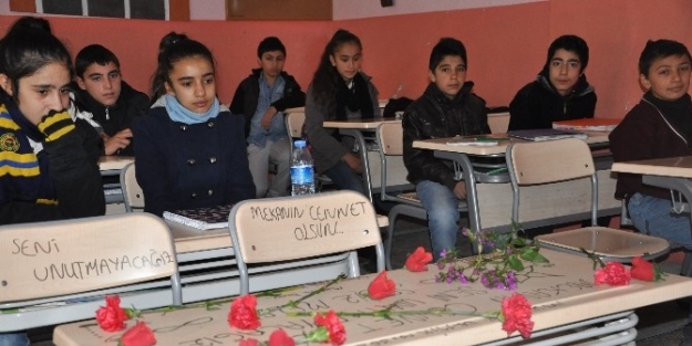 13 Yaşındaki Öğrencinin Ölümü Arkadaşlarını Yasa Boğdu