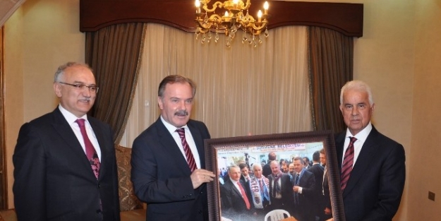 Kktc Cumhurbaşkanı Eroğlu, Sürmene Belediye Başkanı’nı Kabul Etti