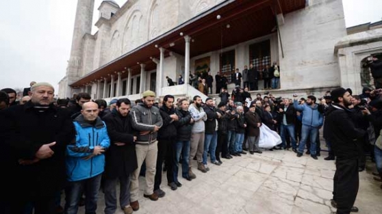 Fatih Cami'nde skandal cenaze namazı!