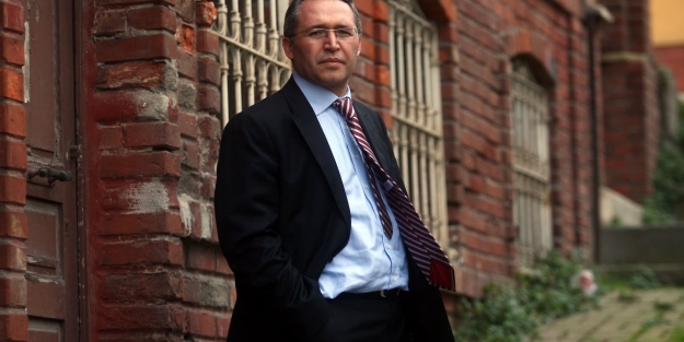 Abdulkadir Selvi canlı yayından kaçtı