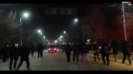 Halk o askeri bize verin deyip sokağa döküldü!