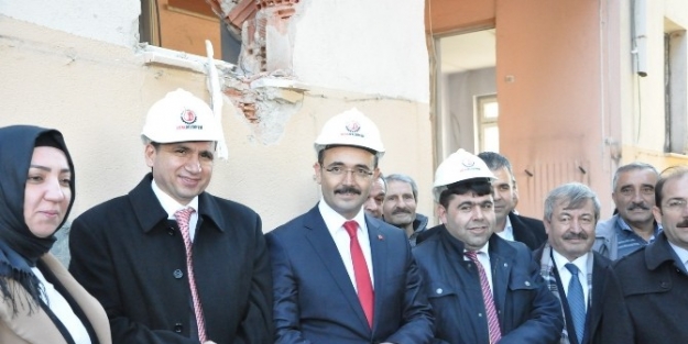 Uşak’ta Kent Park’ta İlk Yıkım Gerçekleşti