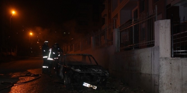 Başkent’te Bir Otomobil Önce Çalindi, Sonra Yandı