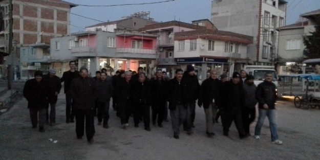 Sabah Namazını Kılıp Yürüyüşe Çikiyorlar