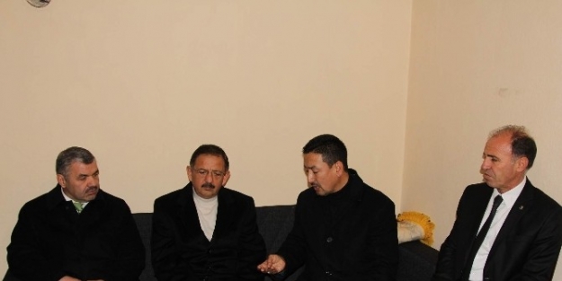 Başkan Özhaseki, Doğu Türkistan’dan Gelen Uygur Türkleri’ni Ziyaret