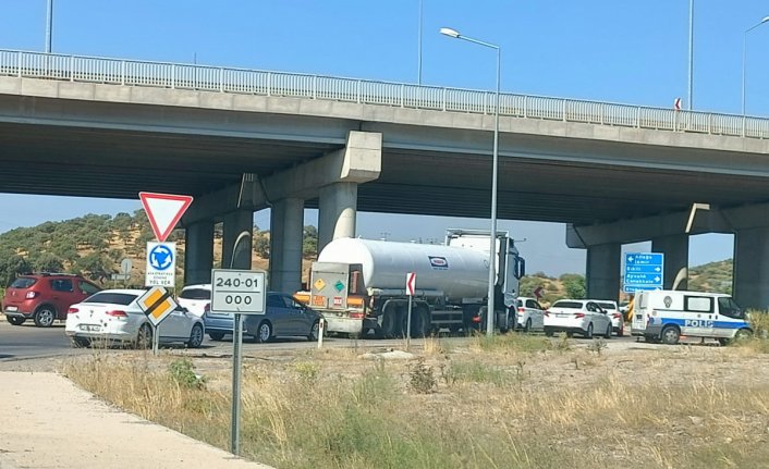 İzmir-Çanakkale karayolu trafiğe kapandı