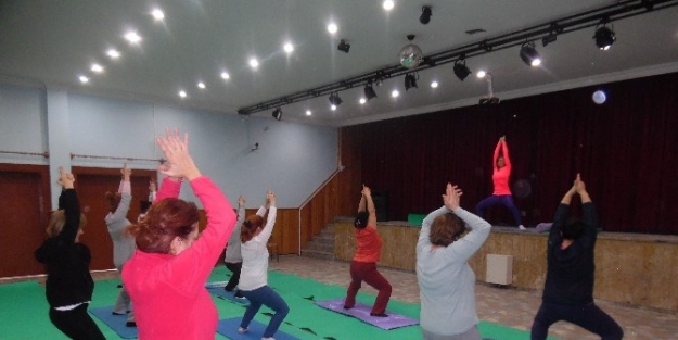Trakya’da Bir İlk: Çorlu Halk Eğitim Merkezi Yoga Kursu Açtı