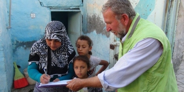 Rahmet Gıda Bankası Binlerce Aileyi Sevindirdi