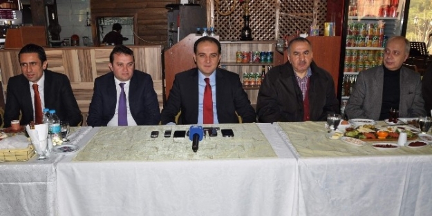 Ak Partili Baybatur Gazetecileri Kahvaltıda Ağırladı