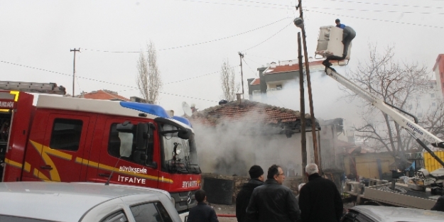 Ankara'da korkutan yangın!
