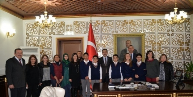 Bolu Valisi, Başarılı Öğrencilerle Bir Araya Geldi