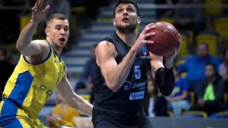 İtalyan basketbolcu Alessandro Gentile balkondan aşağı düştü! Bilincini kaybetti