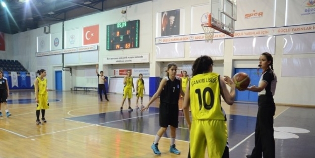 Düzce’de Gençler Basketbol Grup Müsabakaları Başladı