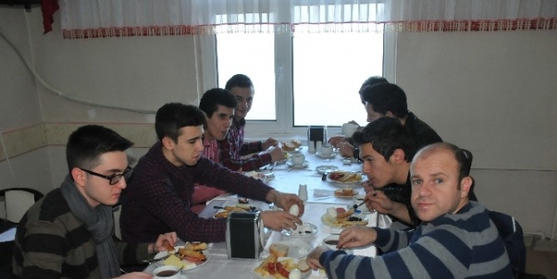 Okul Aile Birliğinde Kaynaşma Kahvaltısı