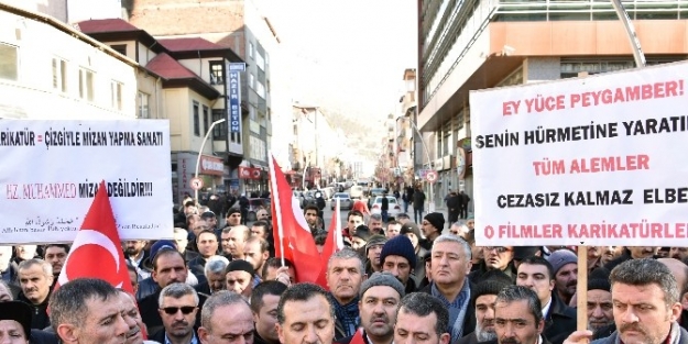 Gümüşhane’de Çirkin Karikatürler Protesto Edildi