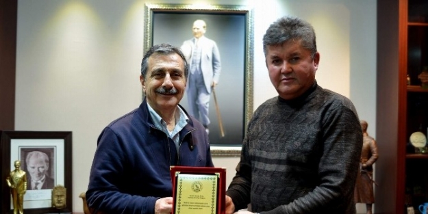 Işikspor’dan Başkan Ataç’a Plaket