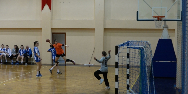 Bayan hentbol takımı Süper Lig yolcusu