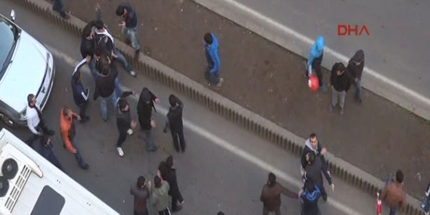 Sokak ortasında silahlı kavga